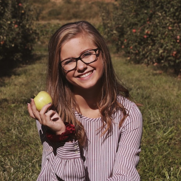 Meet your Posher, Kenzie - Picture 1 of 1